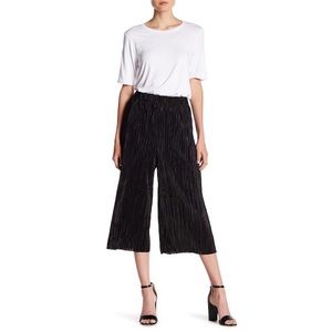 Bcbgeneration micro-pleat Black culottes size XS